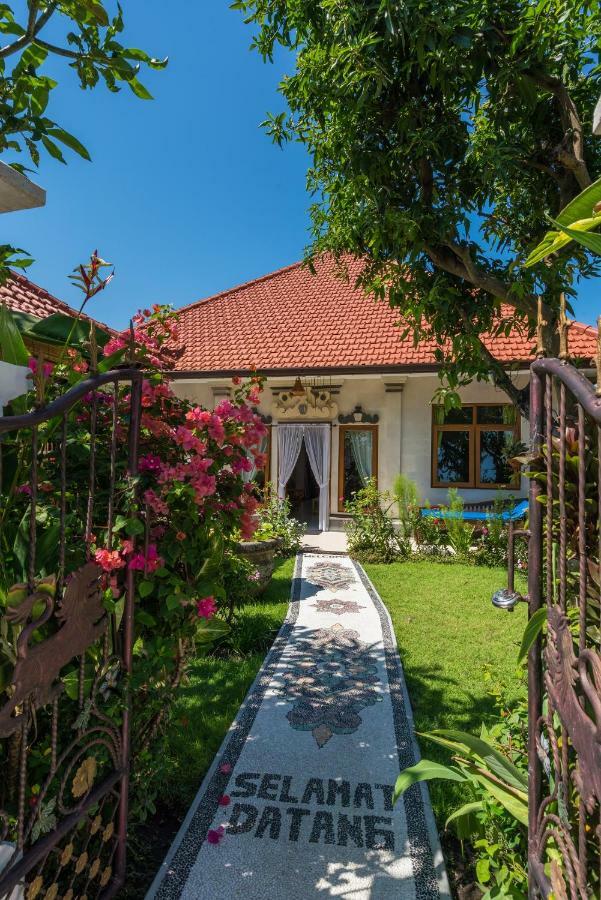 Dennis Holiday Bungalow Jasri Bagian luar foto