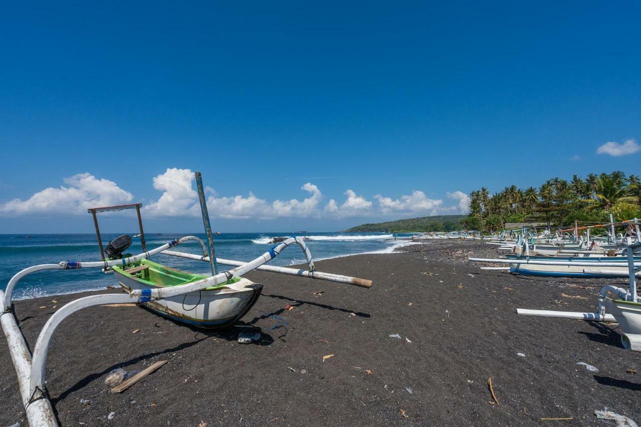 Dennis Holiday Bungalow Jasri Bagian luar foto